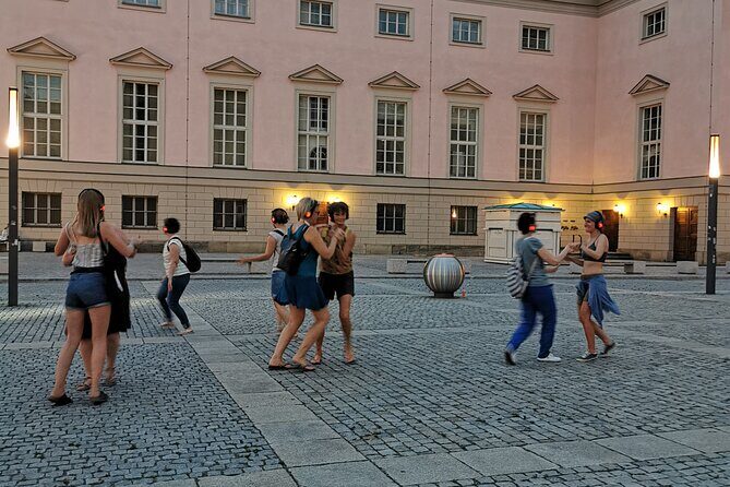 Silent disco through downtown Berlin with flash mobs - The stops: what you gain from each pause