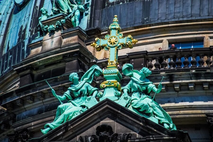 Skip-the-line Berlin Cathedral and Old Town Private Tour - Inside Berliner Dom: Italian High Renaissance style and the big symbolism
