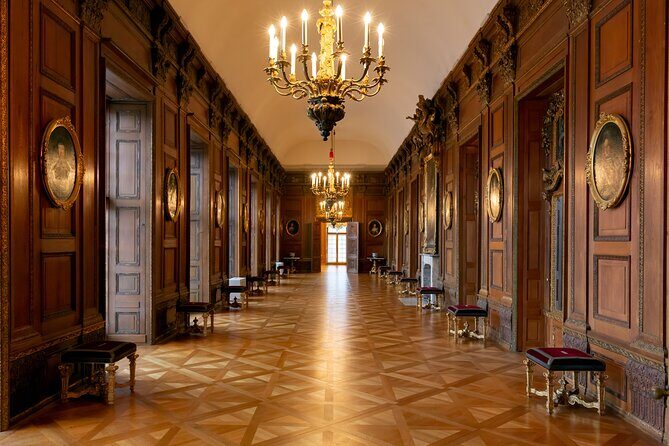 Skip-the-line Charlottenburg Palace Private Tour & Transfers - Entering Charlottenburg Old Palace: where the Hohenzollerns show off