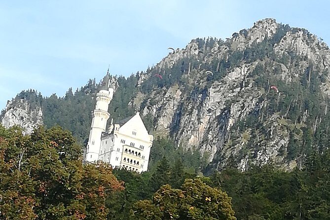 Skip-the-Line Neuschwanstein Castle Tour from Munich - Who runs the day: small group handoffs and guide style