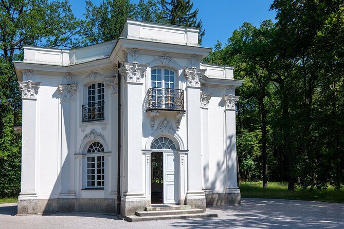 Skip-the-line Nymphenburg Palace Guided Tour with Transfers - Palace grounds and free time: where Nymphenburg turns from rooms to scenery