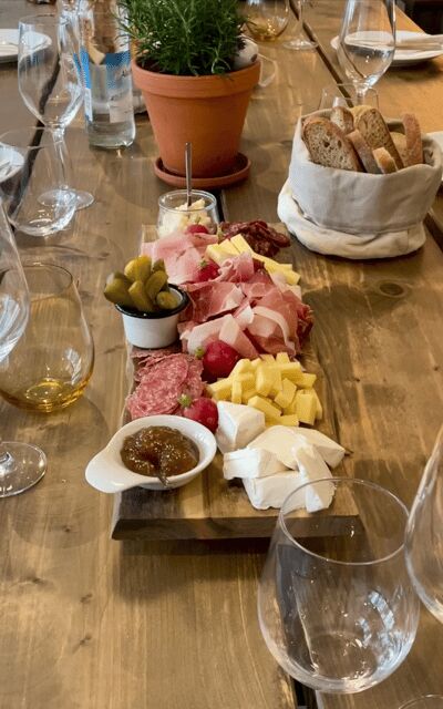 South Tyrolean specialties and wine tasting - Where it happens and what the group size changes