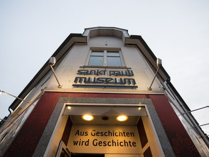 St. Pauli Tour: Drag-Attack with Barbie Stupid & Lee Jackson - Entering St. Pauli with a drag show mindset