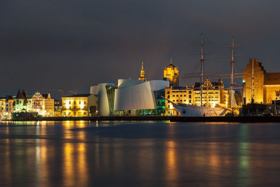 Stralsund: Old Town Evening Tour with a Night Watchman - Stralsund After Dark: Medieval Legends Meet Gothic Streets