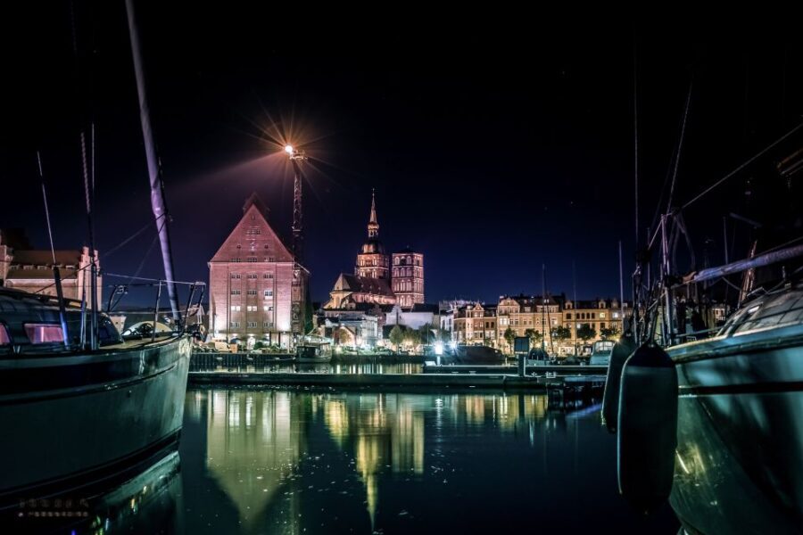 Stralsund: Old Town Evening Tour with a Night Watchman - Stralsund’s Defenses: City Walls, Kniepertor, and Kütertor