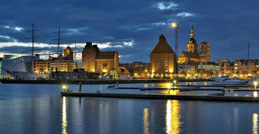 Stralsund: Old Town Evening Tour with a Night Watchman - Meeting Outside Kaffee Monopol: How the Night Walk Gets Going