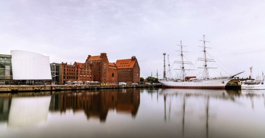 Stralsund: Old Town Highlights Private Walking Tour - Starting at Kaffee Monopol: finding the rhythm of the Old Town