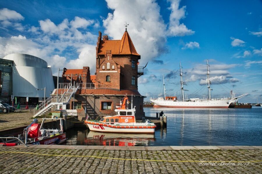 Stralsund: Old Town Highlights Private Walking Tour - Logistics that matter: pickup limits, meeting point, and timing flow