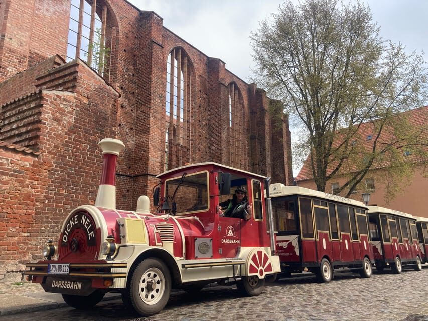 Stralsund: Stadtrundfahrt durch die historische Altstadt - German explanations onboard: plan for communication, not just sightseeing