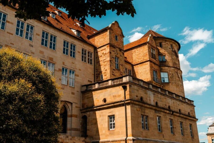 Stuttgart: City History Guided Walking Tour - Schlossplatz: the meeting point that keeps you oriented