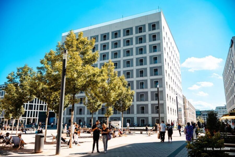Stuttgart city library - an architectural tour - Empty Spaces and Connecting Elements: The Design Behind the Calm