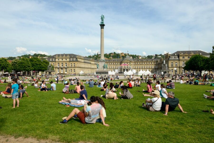 Stuttgart: entertaining guided tour to old town highlights - Neues Schloss and the Württemberg State Museum: why the guide starts here