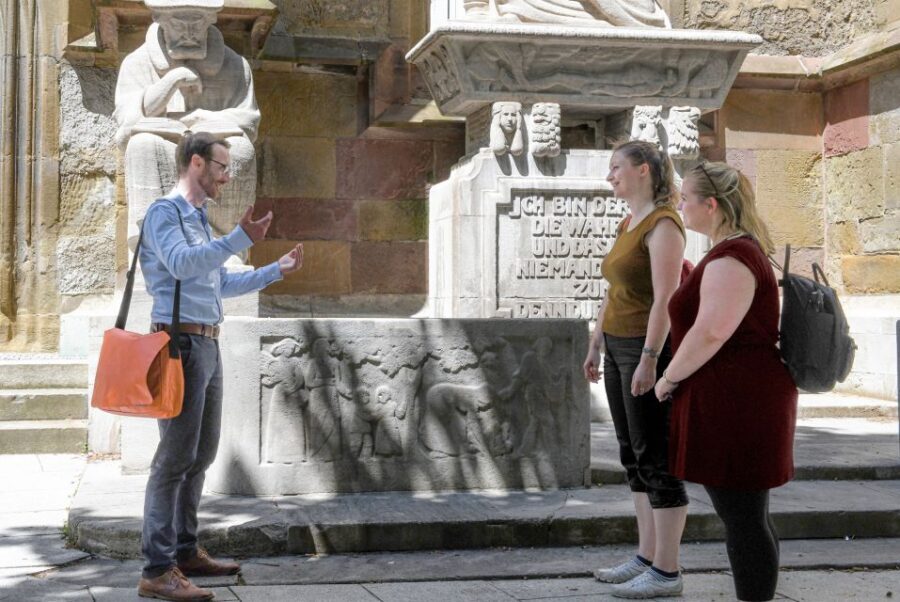 Stuttgart: entertaining guided tour to old town highlights - Culture-mile art museums: how to extend the tour in the right direction