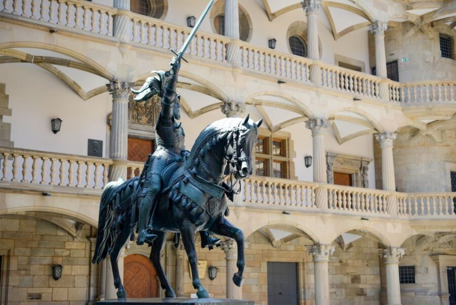Stuttgart: entertaining guided tour to old town highlights - Price and value: $16 for an efficient Stuttgart orientation