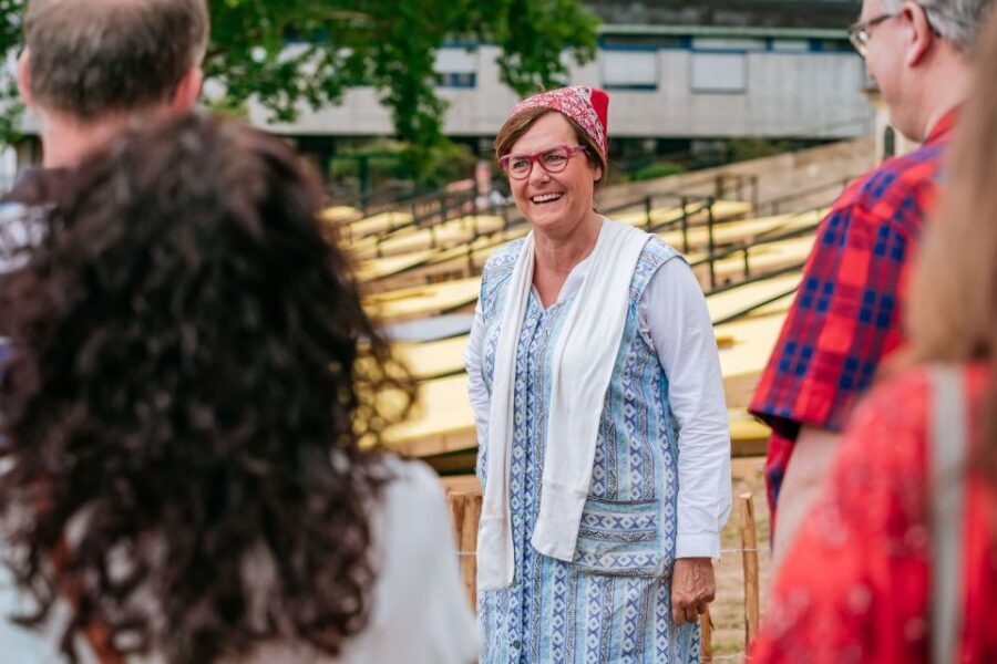 Stuttgart: "Kehrwoche" Tour in Swabian - Meeting Mrs or Mr Schwätzele in the Orphanage Courtyard