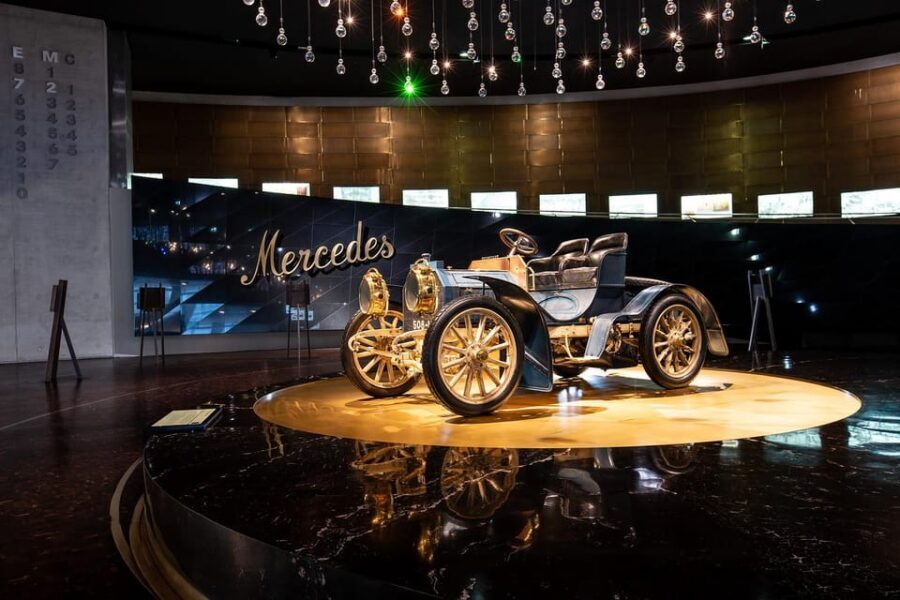Stuttgart: Mercedes-Benz Museum Entry Ticket - Plan your route: Legend and Collection inside the museum