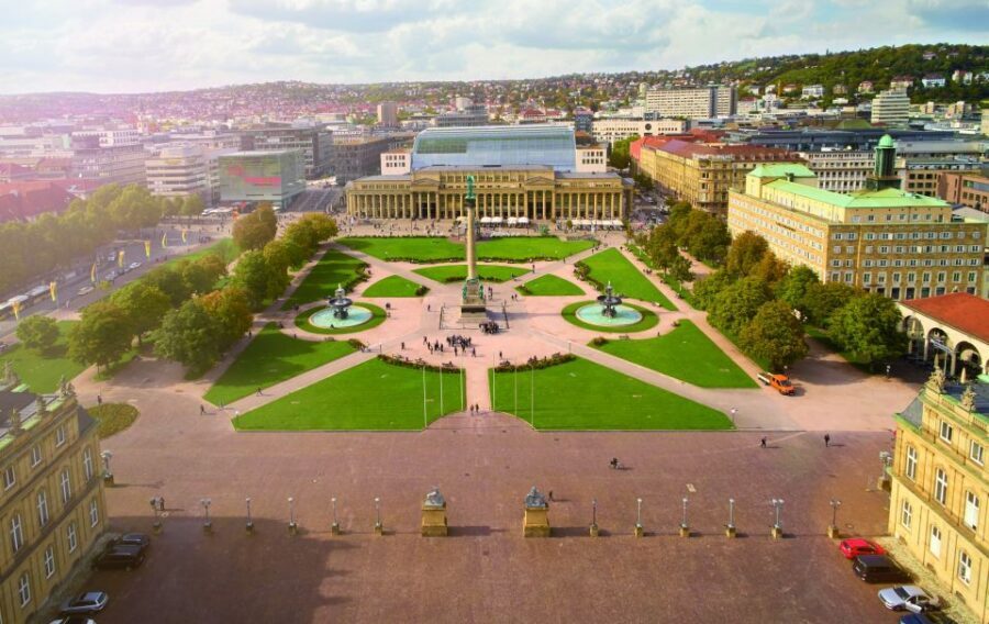 Stuttgart: Private Guided Circular City Walk - Meeting at Haus des Tourismus, right by the market fountain