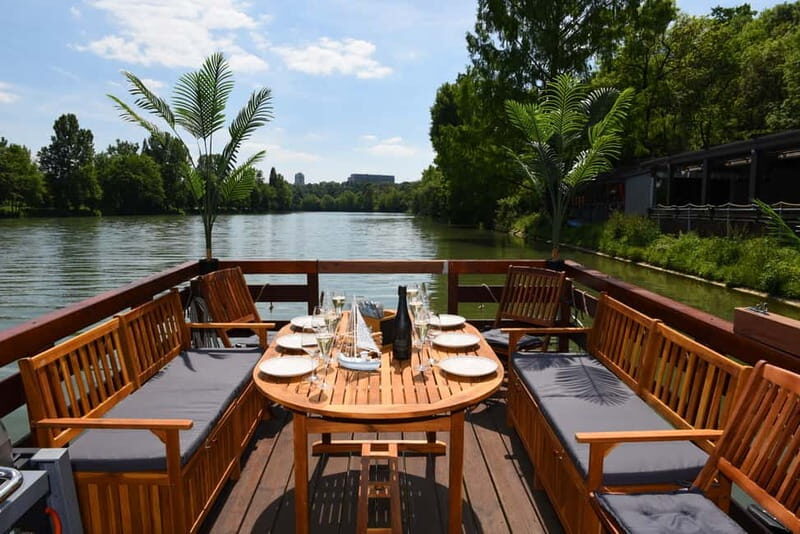Stuttgart: Raft Boat Experience with Optional BBQ - Entering the experience: how the 2-hour Neckar BBQ cruise works