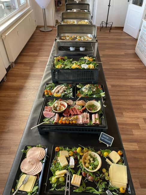 Stuttgart: Winter Sunday Brunch Buffet - The buffet schedule: 10:00–14:00 paced like a real Sunday