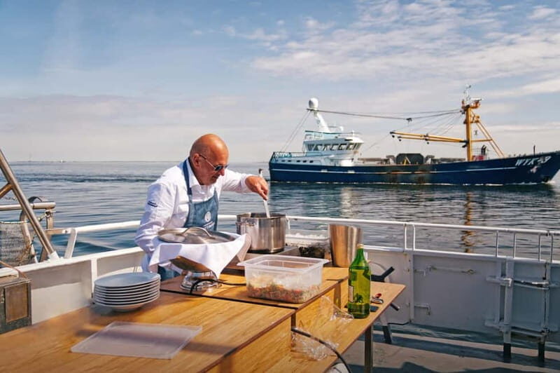 Sylt: Shell safari with boat | incl. Mussel tasting & 1 glass of wine - The boat trip out to the mussel farms: what you’re really getting