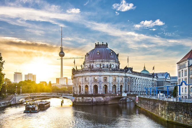 The Best Private Berlin Tour with a Car, Tour Guide and Pick up - How the 2–6 hour format helps you see more without burnout
