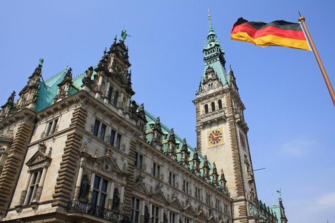 The Local Tour of Hamburg Historic Centre - Meet at Rathausmarkt 46: what the small-group format changes