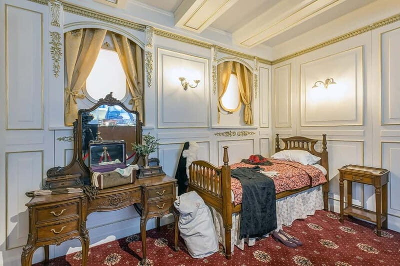 Titanic: An Immersive Journey - Over 300 Artifacts: Where the Real Story Gets Heavy