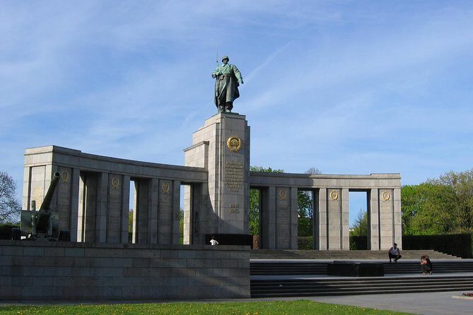 Tours & Sightseeing in English of Berlin, Potsdam and Sachsenhausen - Potsdam palaces: exteriors are included, interiors may cost extra