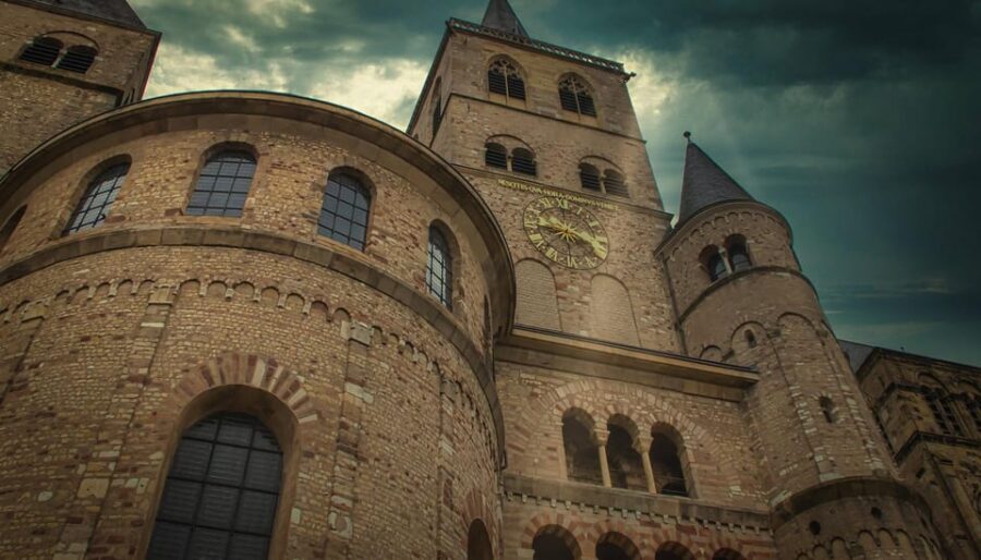 Trier: Solve the Mystery of the Merchant's Gold! - Key points before you go