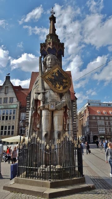 Truth or lie? - A special tour through Bremen's Old town - The heart of it: 15 true-or-false stories (and a paper you actually use)