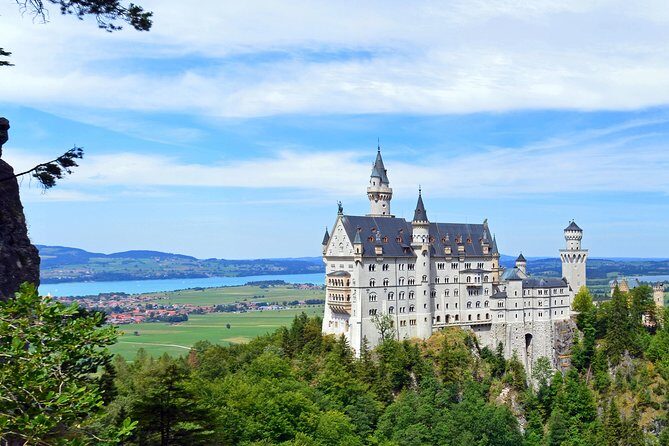 VIP Day Trip Neuschwanstein and Linderhof Castle from Munich - Meeting in Munich: a smooth start and clear timing
