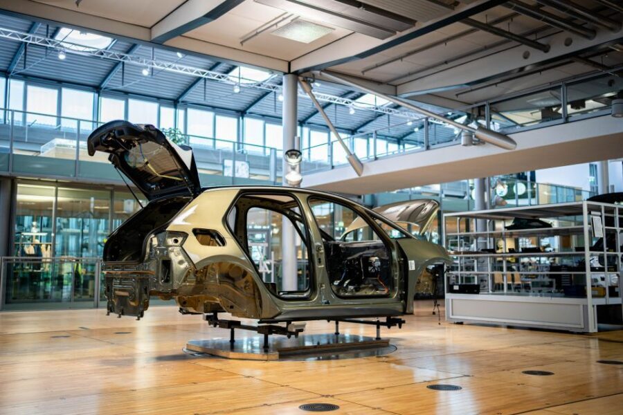 Volkswagen ID.3 "Do it yourself" Tour - The Main Event: Helping at Up to Four ID.3 Assembly Stations