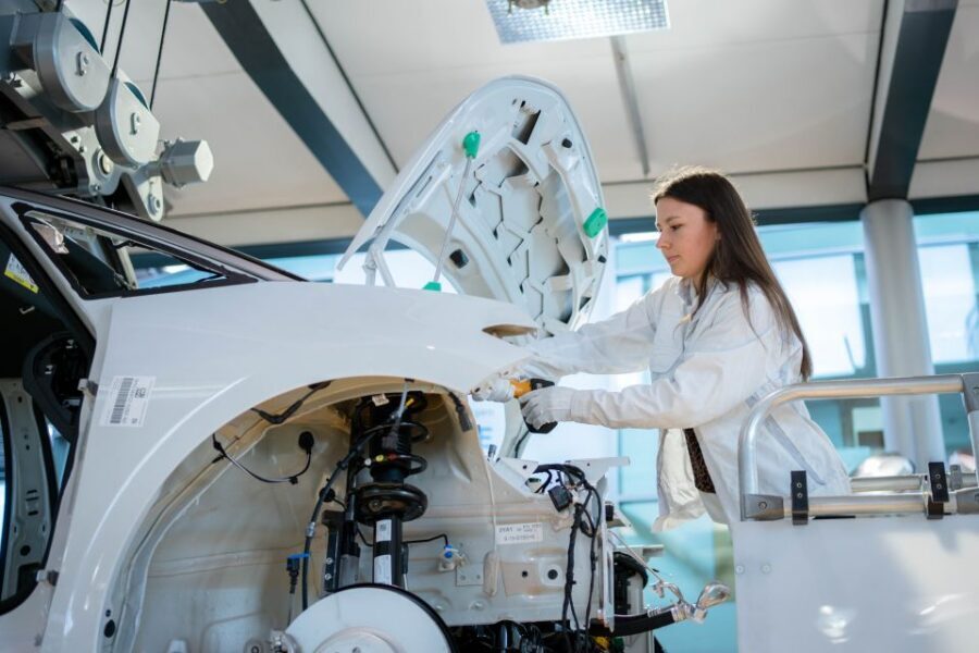Volkswagen ID.3 "Do it yourself" Tour - From Welcome Drink to Safety Briefing: Get Your Bearings Fast