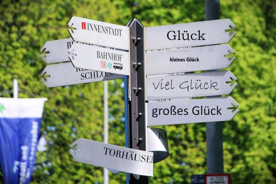 Voll im Glück – a thought-provoking city tour through Ludwigsburg - Meeting at Bärenwiese: your starting point near Blühenden Barock