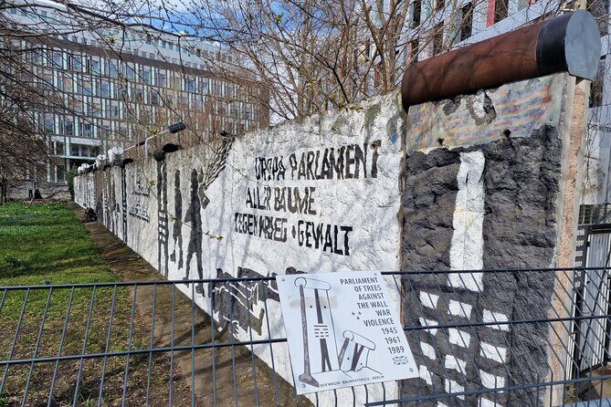 Walking on the Wall: 3-Hour Tour in Berlin - Meeting point to Mauerpark finish: logistics that help you stay calm