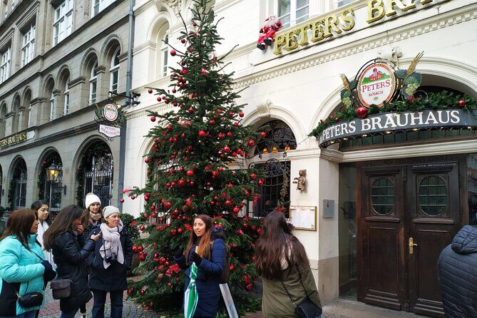 Walking tour of Cologne: The essential and unmissable - Stop 2: Heinzelmännchenbrunnen and Cologne’s pixie legend
