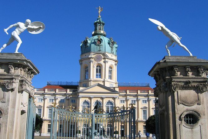 Warnemuende Shore Excursion: Berlin Private Sightseeing Tour from Rostock - How your guide keeps the story straight (and the day on track)