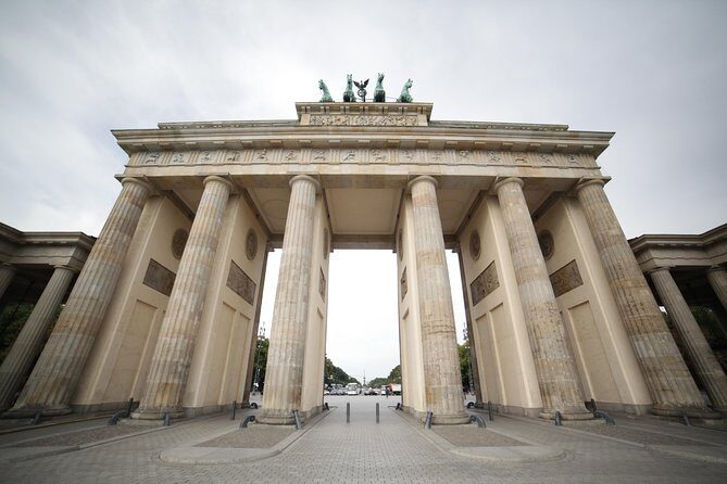 Warnemuende Shore Excursion: Private Berlin Tour - Your private guide and how Berlin history is taught in real time