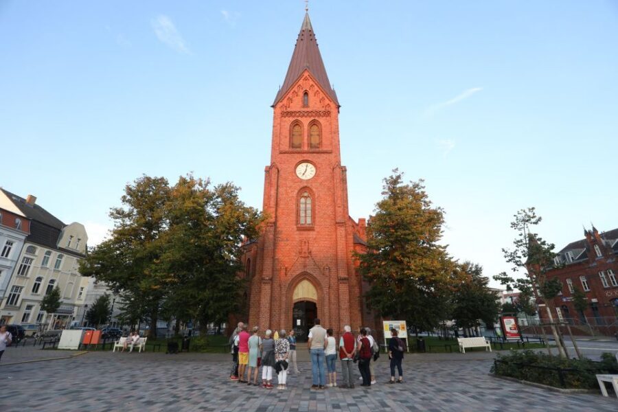 Warnemünde: Guided Walking Tour - The first leg: alleys, fishermen’s houses, and how the town used to work