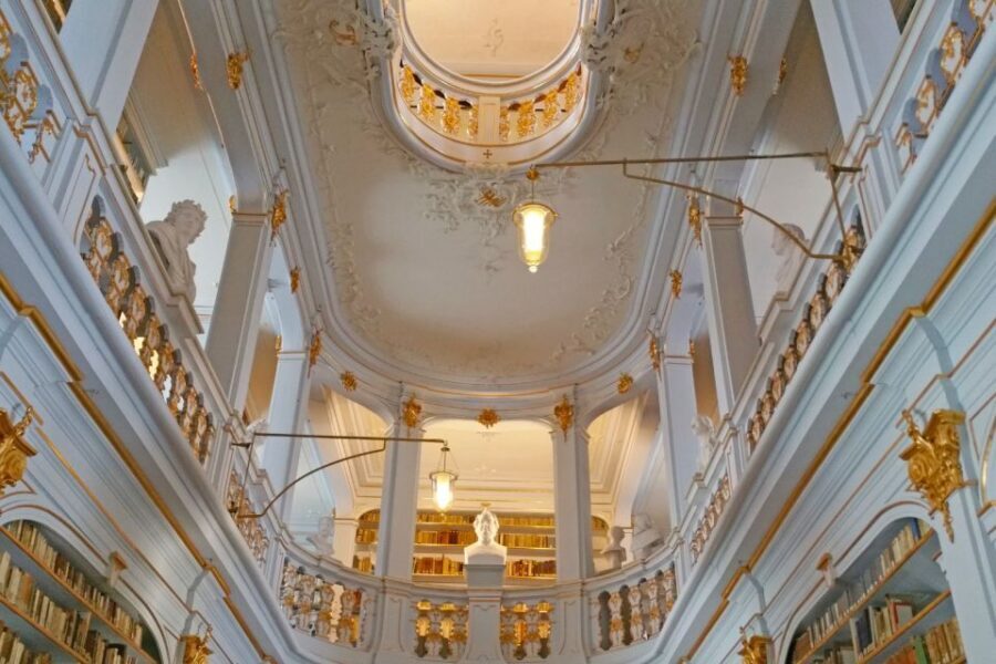 Weimar: Die Highlights auf eigene Faust entdecken - Weimar Castle and the Ilm riverside park finish