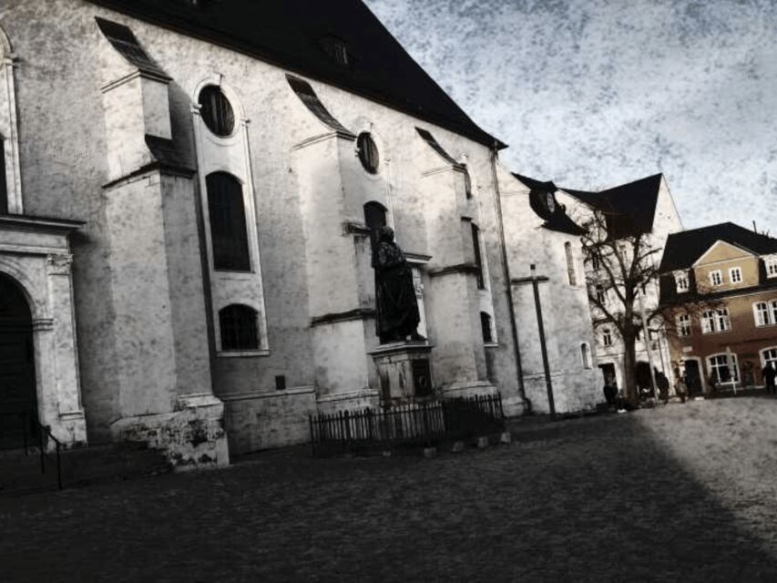 Weimar: DunkelWeimar, true crime citytour and game - DunkelWeimar is Weimar’s crime-story side, not the postcard version