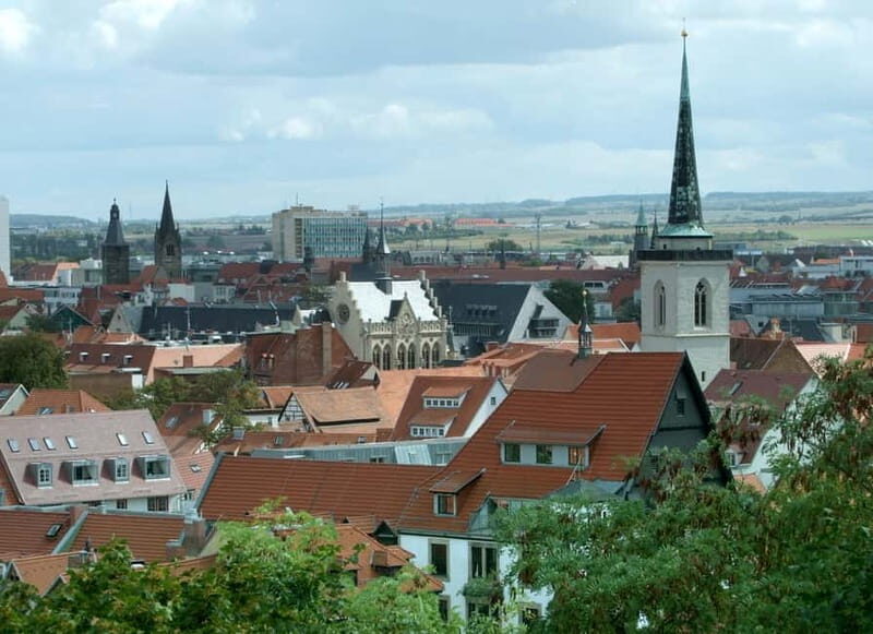 Weimar: Express Walk with a Local in 60 minutes - Market Square Weimar: where city life and literature meet
