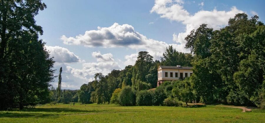 Weimar: Old Town Guided Walking Tour - Goethe’s Residence: Weimar Classicism Feels Personal