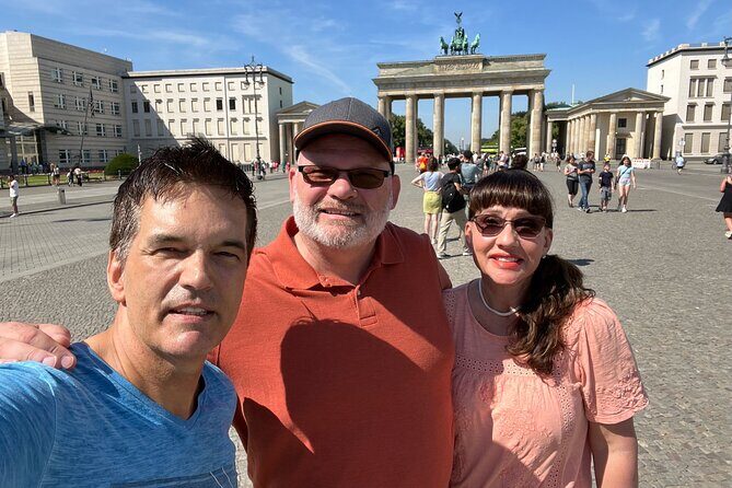 Welcome/Farewell SightseeingTaxi Tour +Transfer from/to the airport - Berlin Cathedral, Humboldt Forum, and Museum Island in One Loop