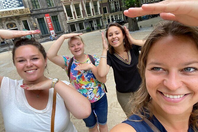 Whodunnit - Interactive city walk in Düsseldorf - Where You Meet: Carlsplatz as Your Game HQ