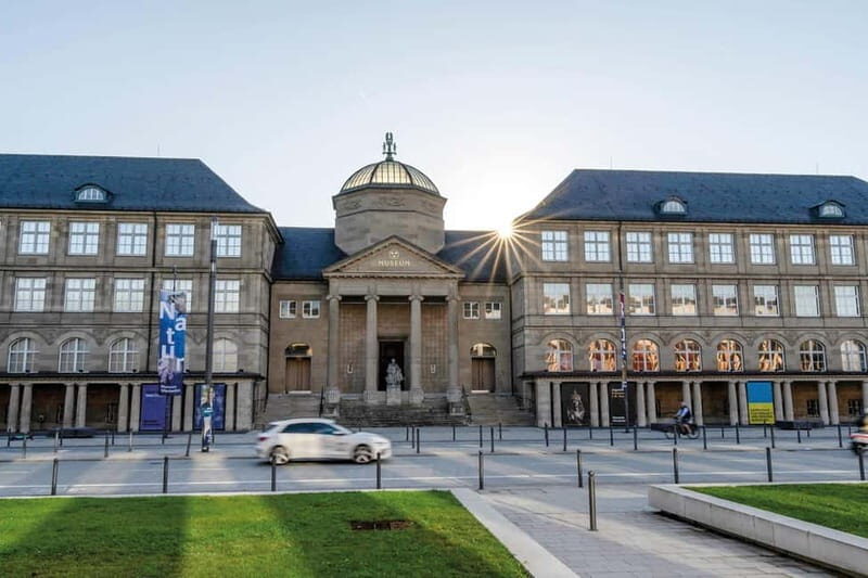 Wiesbaden: Cultural diversity - public tour - First stop: the Hessian State Museum octagon in the entrance hall