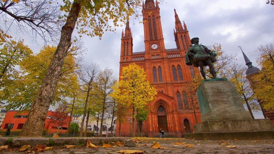 Wiesbaden: Private Walking Tour with a Guide - Meeting at the Kurhaus: how the start sets the story