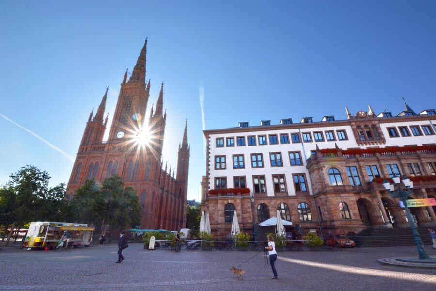 Wiesbaden: Schnuppertour - public tour - Mauritiusplatz and Kirchgasse: turning squares into navigation points
