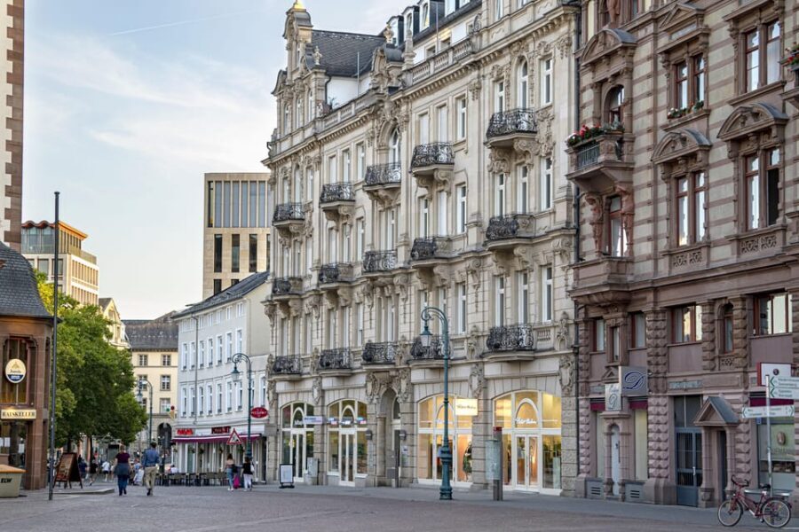 Wiesbaden: Schnuppertour - public tour - German guide, name tag, and a format built for questions