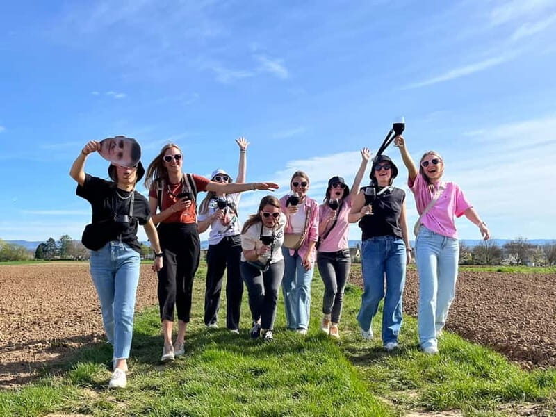 Wine hike JGA Gin Tour with games and snacks Stuttgart - Game Stations on a Farm: Archery, Ax Throwing, and More